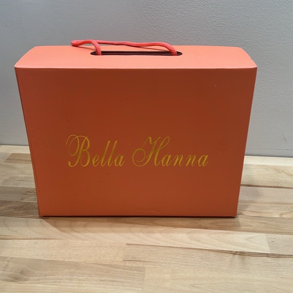 NEW Women’s Nude Patent Heels - Picture 6 of 6